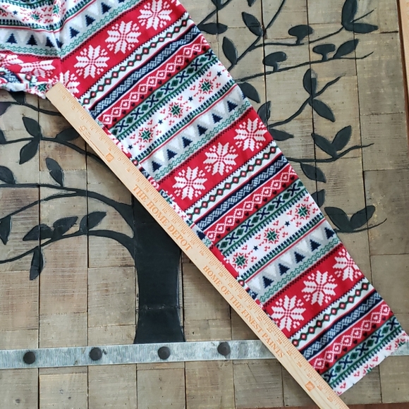 Women's Christmas Pajama Set Size Small 4/6 2 pc. - Picture 9 of 10